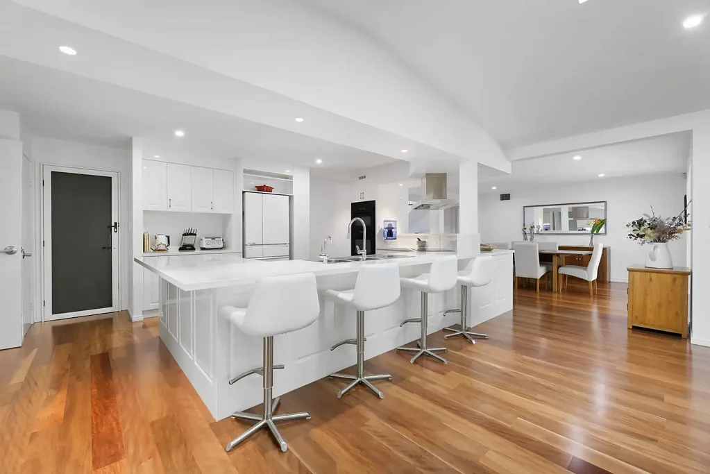 BEAUTIFUL SPACIOUS HOME LOCATED IN SANCTUARY COVE