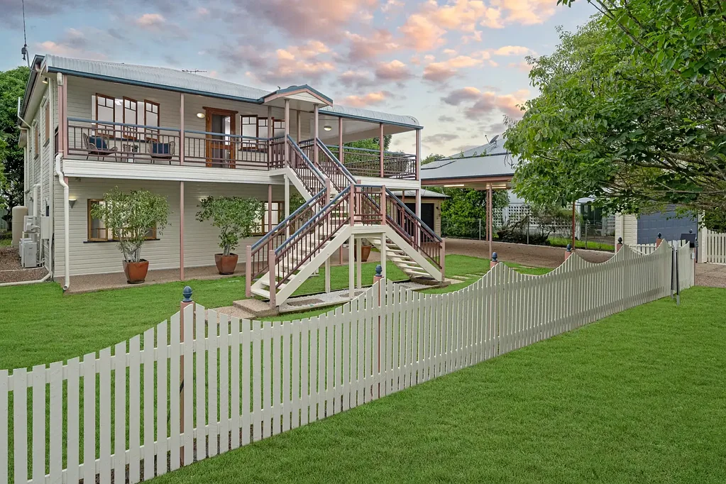 Belgian Gardens 5Habitaciones 5-bedroom, 1-office, 3-bathroom family home + pool on 1014 sqm