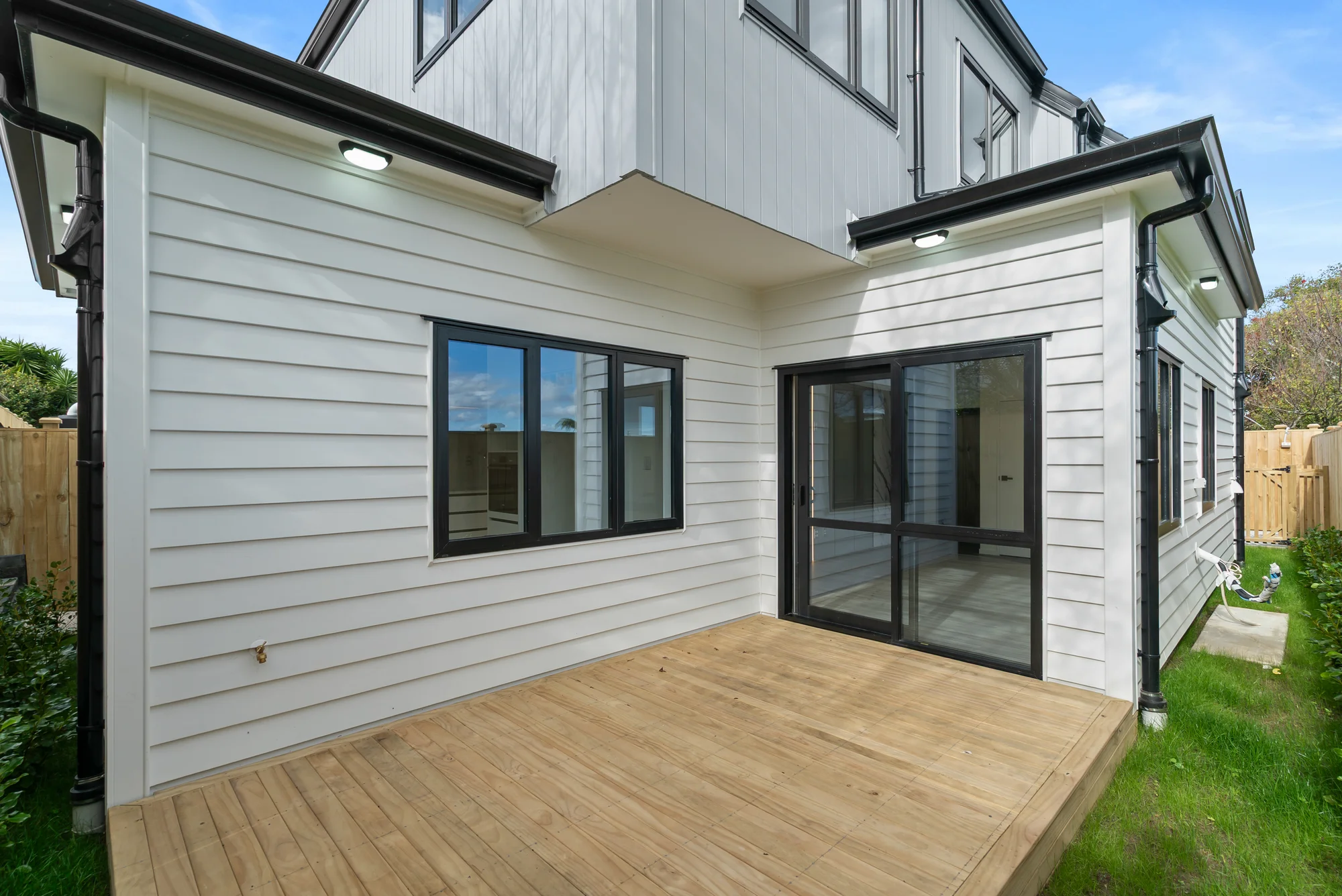 Manurewa 3Phòng ngủ Standalone Brand-new Home with Garage