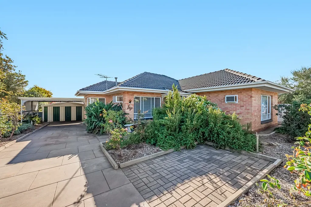 4 Dennis Crescent, Para Hills, SA 5096