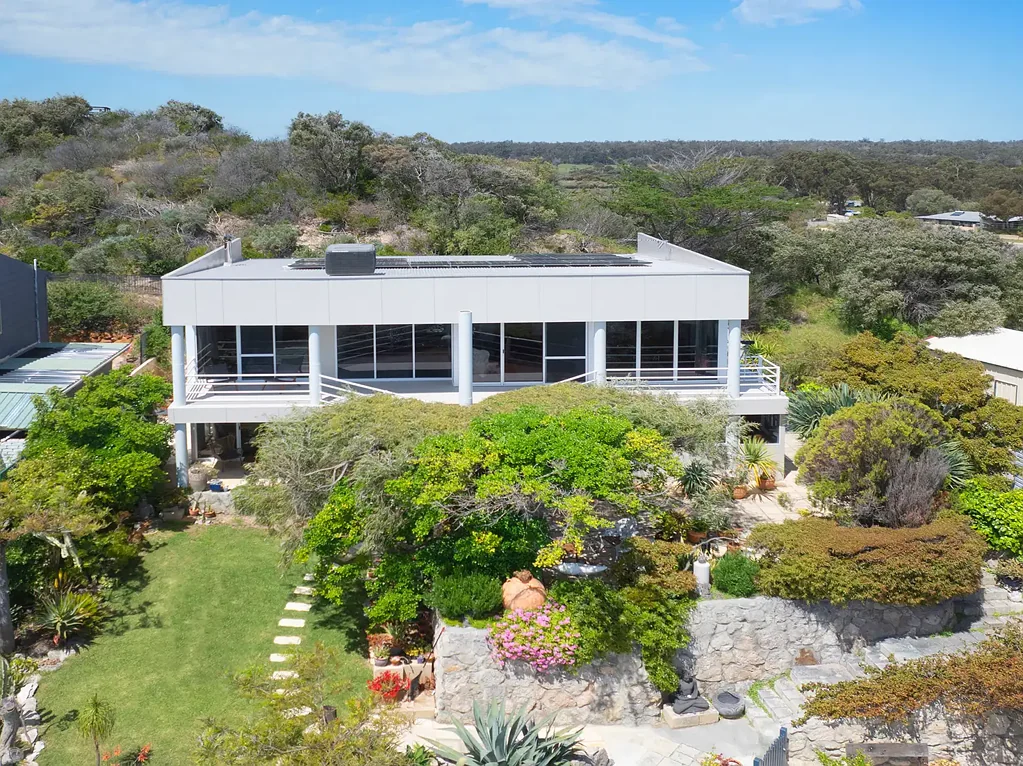 Peppermint Grove Beach 4ห้องนอน Elevated Coastal Luxury with Panoramic Bay Views