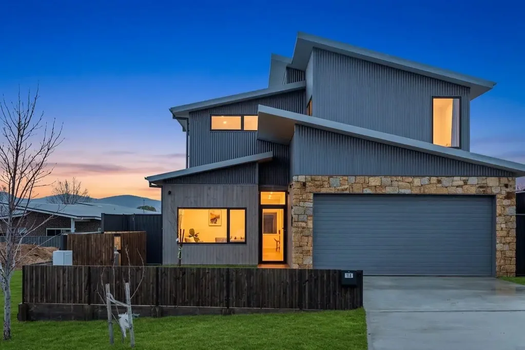 Jindabyne 4ห้องนอน Stunning brand new dwelling- Ready to move in or invest