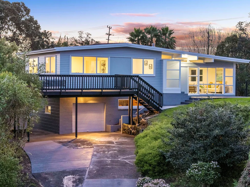 27 Cyclarama Crescent, Massey, Waitakere City, Auckland