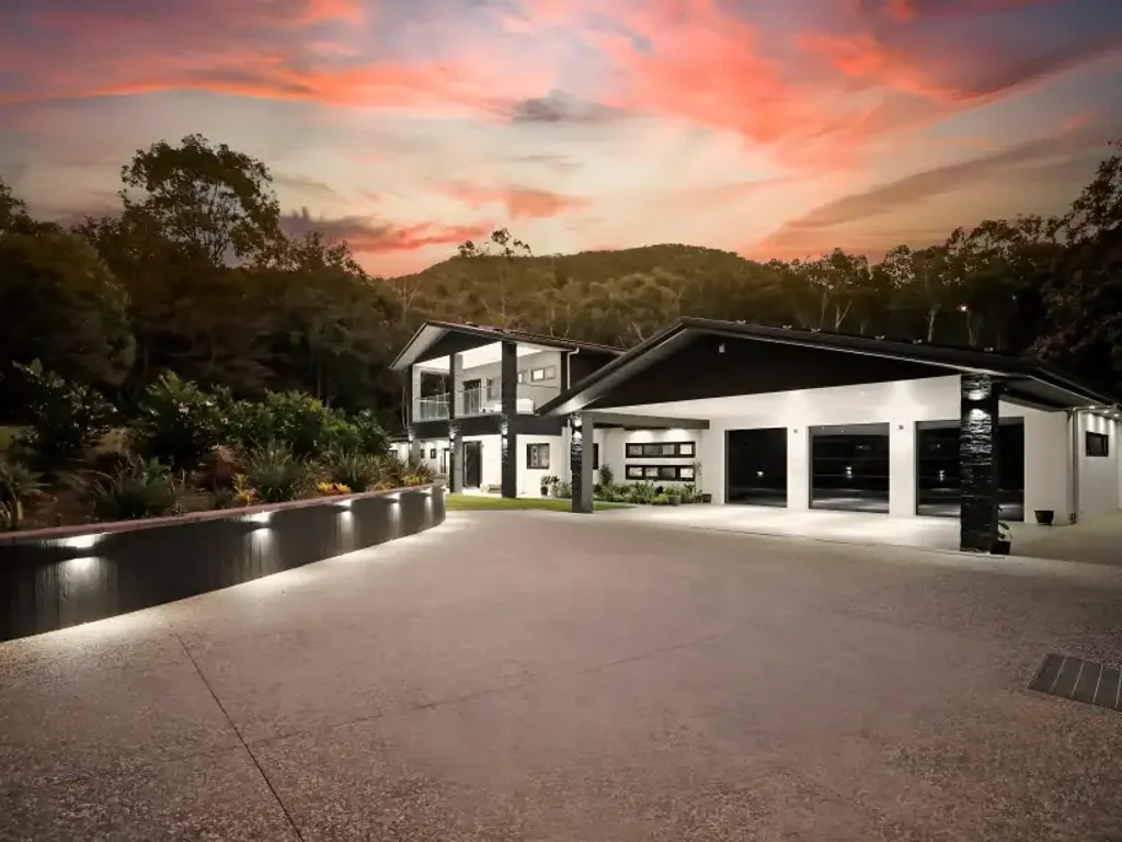 Kewarra Beach 4 Bedroom luxurious living in the Northern Beaches of Cairns