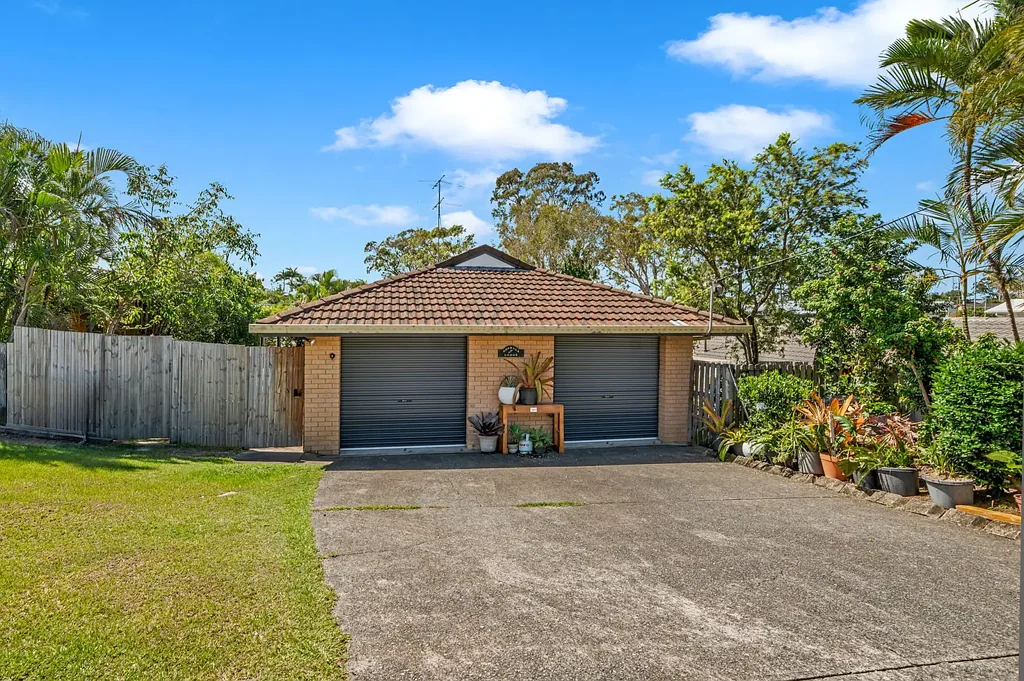 Southport 2房  The needle in the haystack....Hard to find Duplex Pair  on Separate Titles !! Price Guide $1.6-$1.7m for the pair.