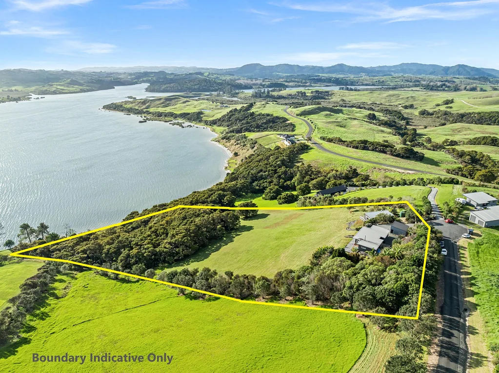Kaiwaka 5Habitaciones Unique Waterfront Opportunity!
