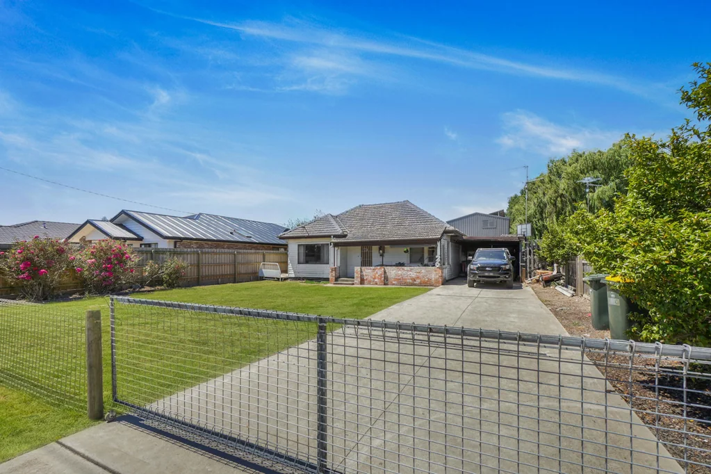 Yarragon 4Moenga A Tradie’s Dream!