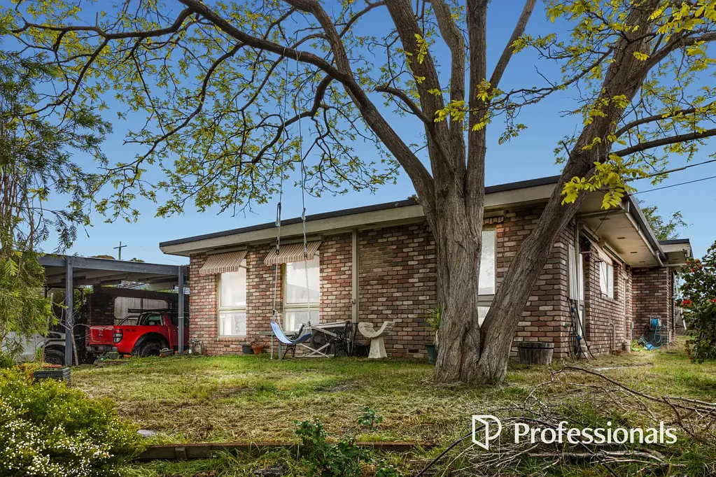 Seaford 3Zimmer Solid Brick Builder’s Home on 852sqm (Approx.)