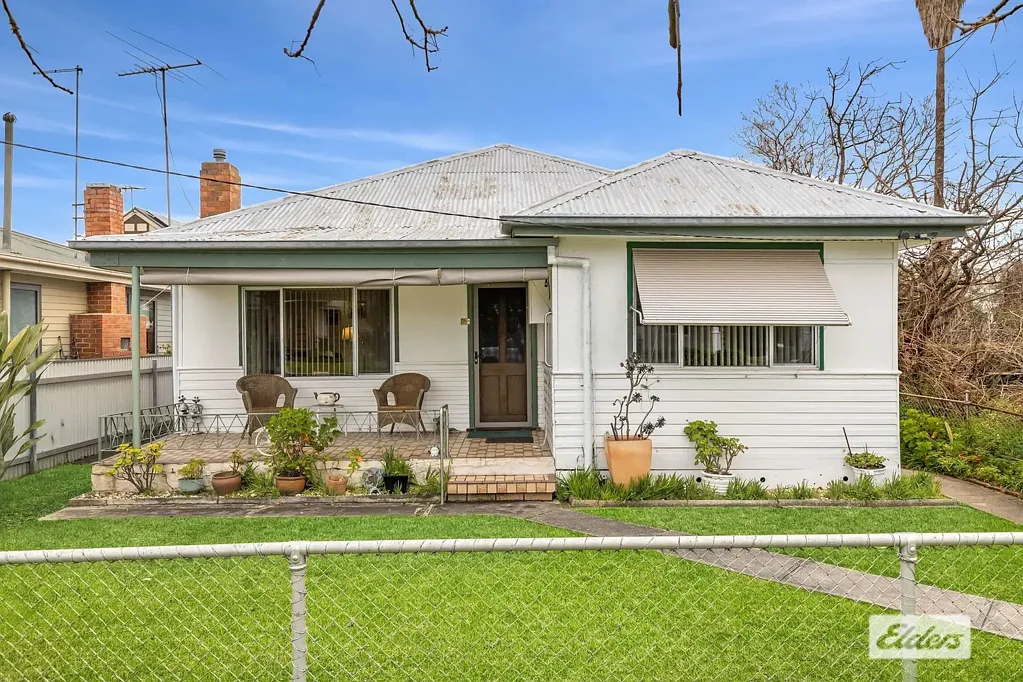 South Albury 3कमरा Original Owner | Classic South Albury Home with Rear Lane Access