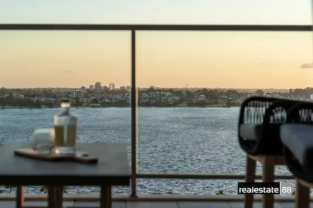 East Perth 3 Slaapkamer TWO BALCONIES. TWO CAR BAYS. ONE LUXURIOUS EAST PERTH ADDRESS.