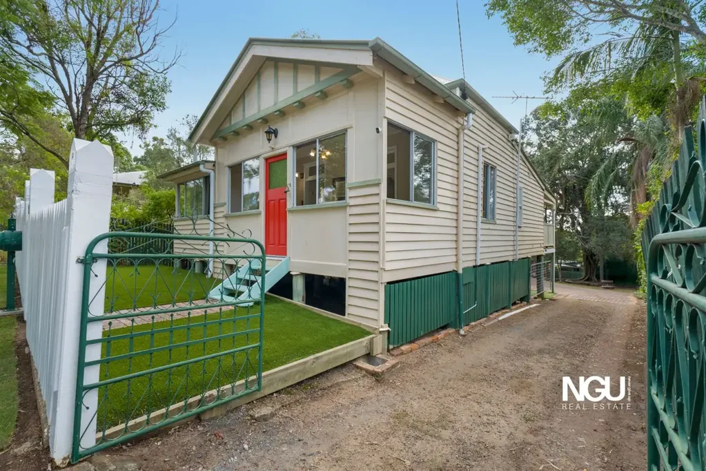 Woodend 2બેડરૂમ A Rare Find in Woodend: Fully Updated Character Living on a Large Block