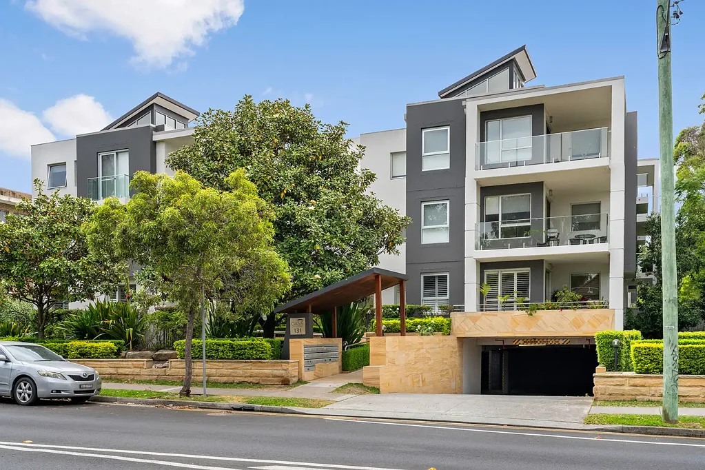Caringbah 3房 一楼别墅庭院 私人绿化娱乐区 开放式现代厨房 三卧带套间 Bosch电器 步行生活便利 Luxurious villa-style apartment