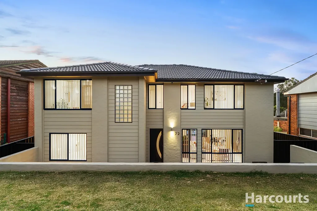 Elermore Vale 5ਬੈੱਡਰੂਮ Entertain in style with reserve views and northern sunshine