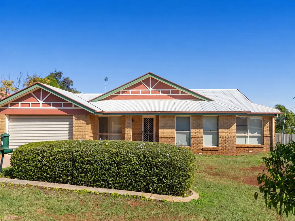 6 BEDROOMS!!! Ideal for blended families or WFH operators.