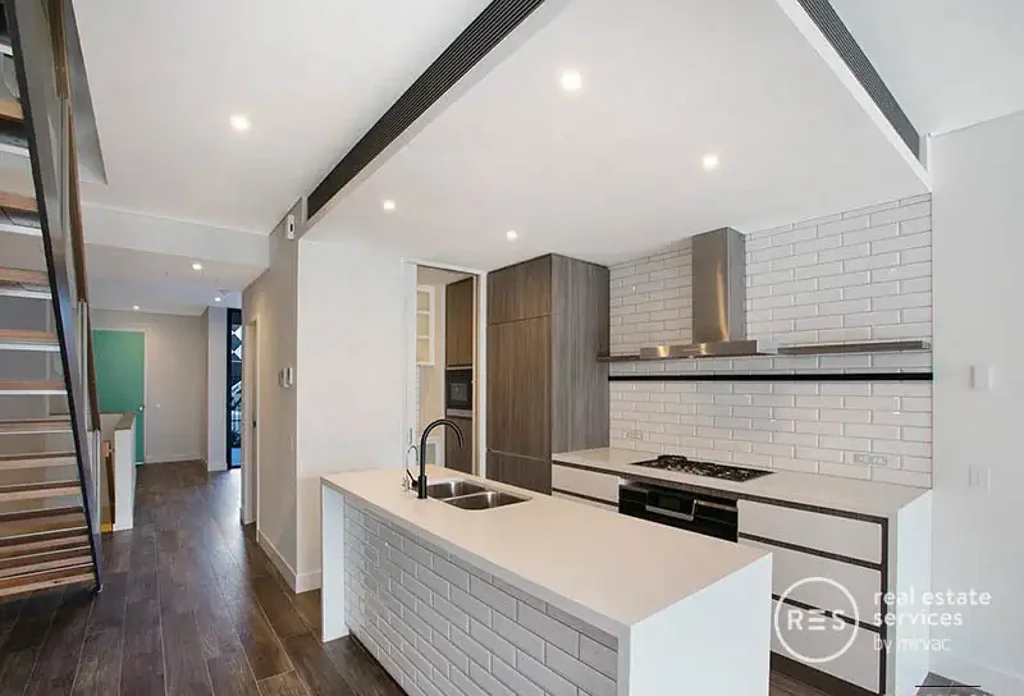 Chic & Contemporary 3 Bedroom Terrace Home with Park Access in Harold Park