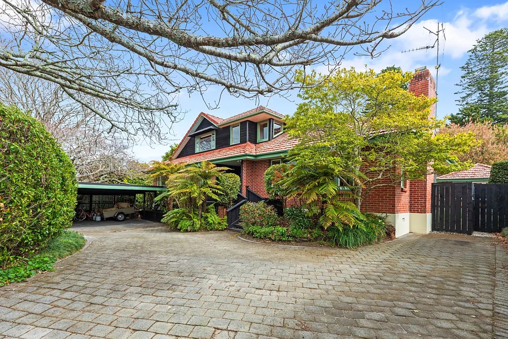 Otumoetai 4Kwarto Gorgeous mid-century family home on 1292sqm