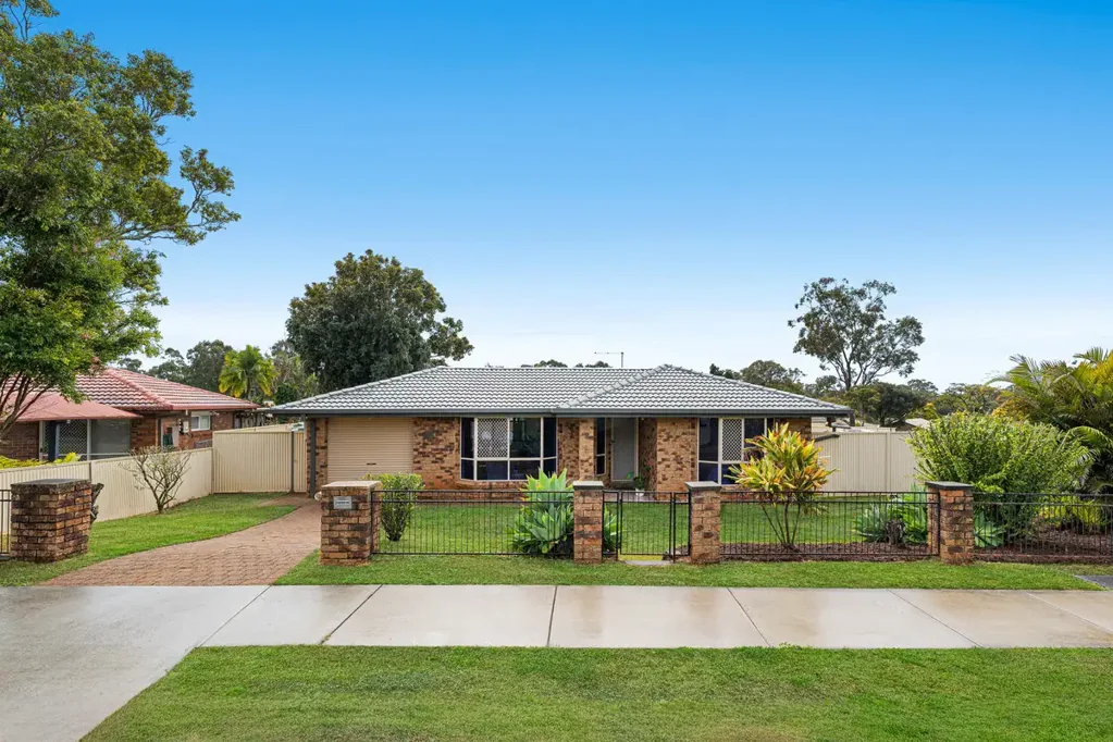 Thornlands 3 Bedroom Modernised home, on a large corner block with a shed & side access!