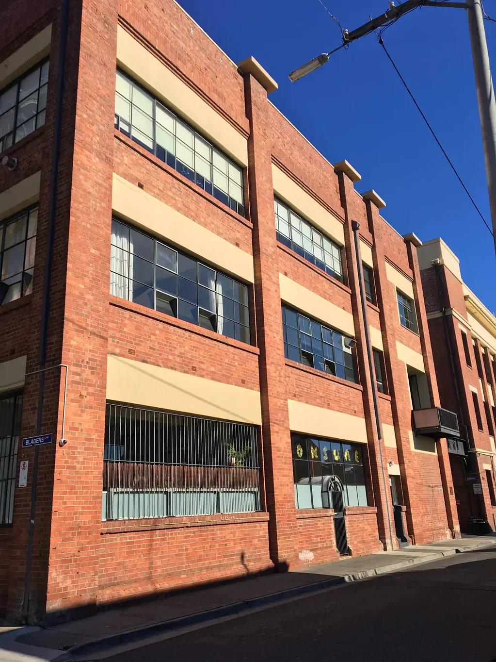 WAREHOUSE APARTMENT 3 BEDROOMS PLUS STUDY & CITY VIEWS