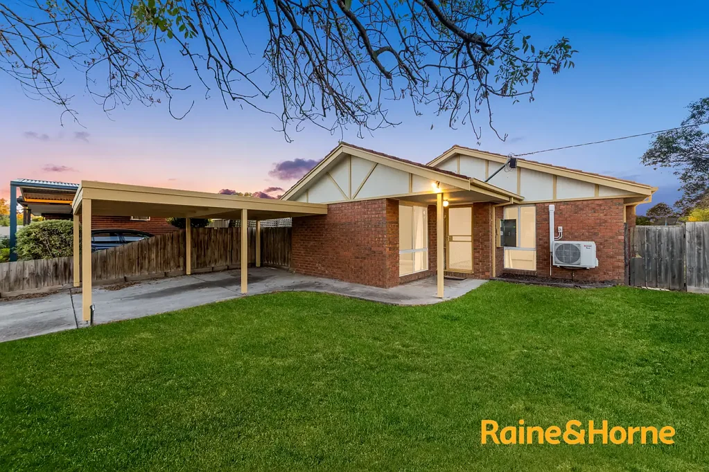 11 Maureen Close, Cranbourne West, VIC 3977