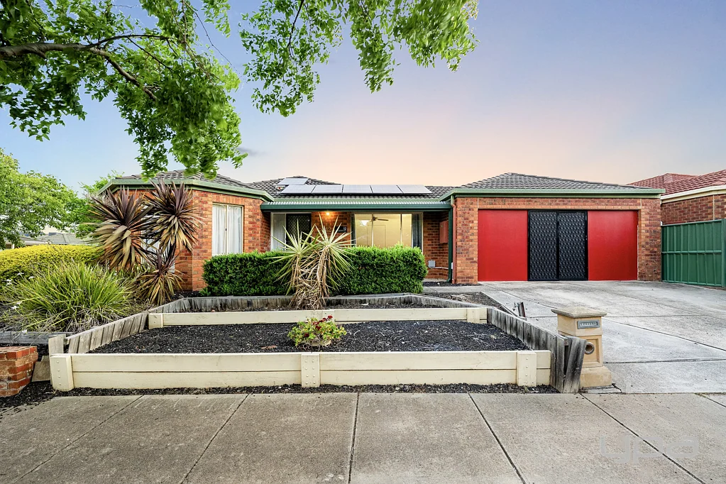 12 Charlesworth Crescent, Burnside, VIC 3023