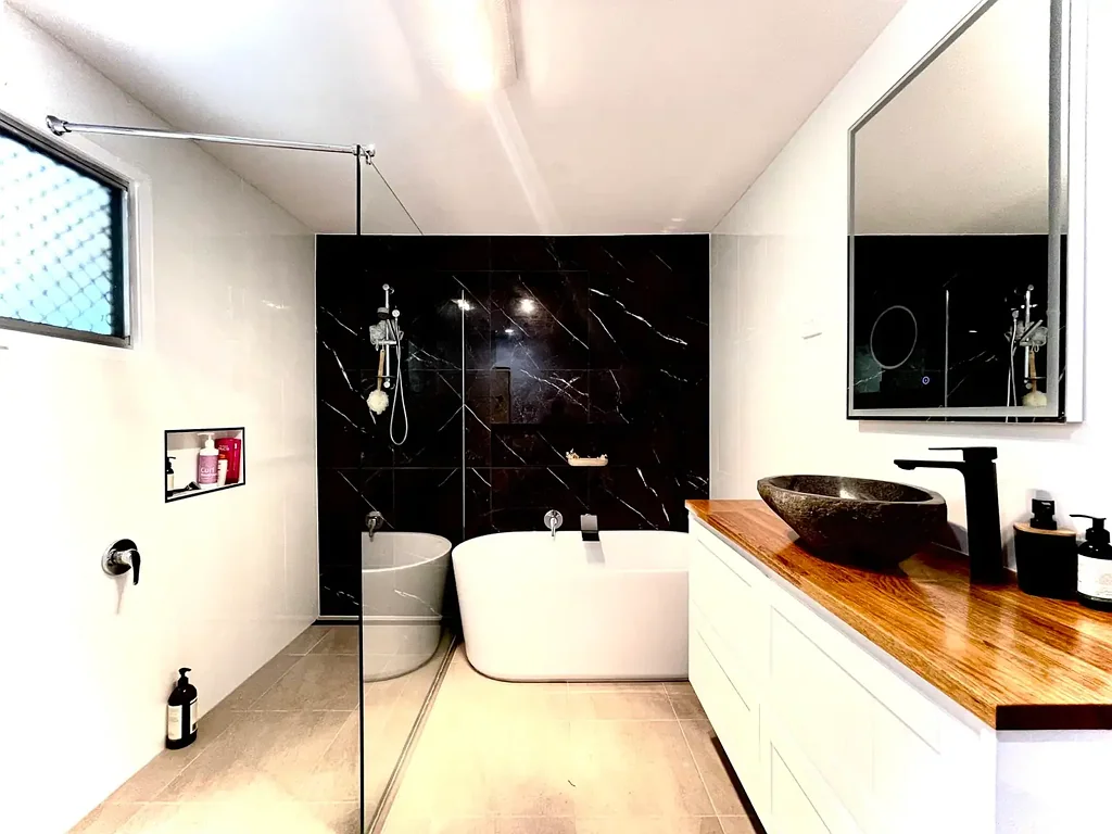 Moranbah 3 Bedroom RELAXED LIVING WITH TOWN AT YOUR DOORSTEP
