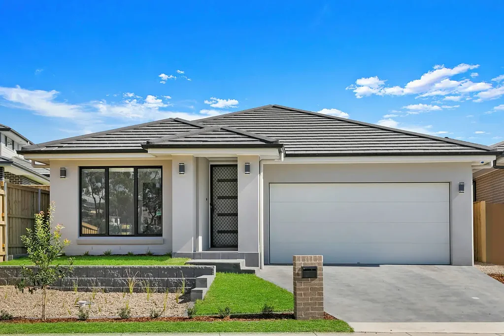 Single level oozing style & modern design....