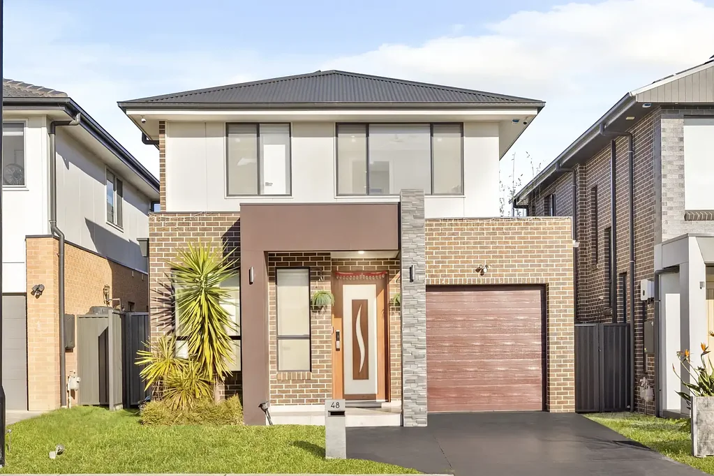 Schofields 5कमरा North Facing 28 sq Custom Built Home in the Prestigious Akuna Vista Estate | Walk to Upcoming Akuna Vista Shopping Centre!