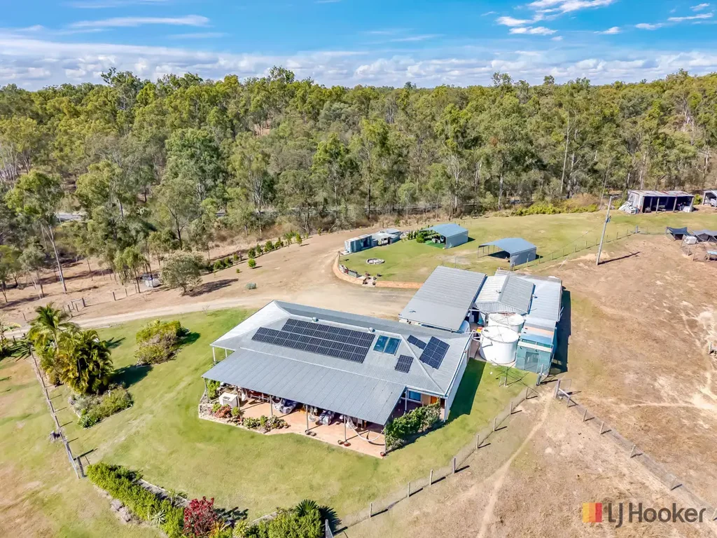 Moolboolaman 4 Slaapkamer MODERN COUNTRY LIVING ON A BEAUTIFULLY IMPROVED ACREAGE