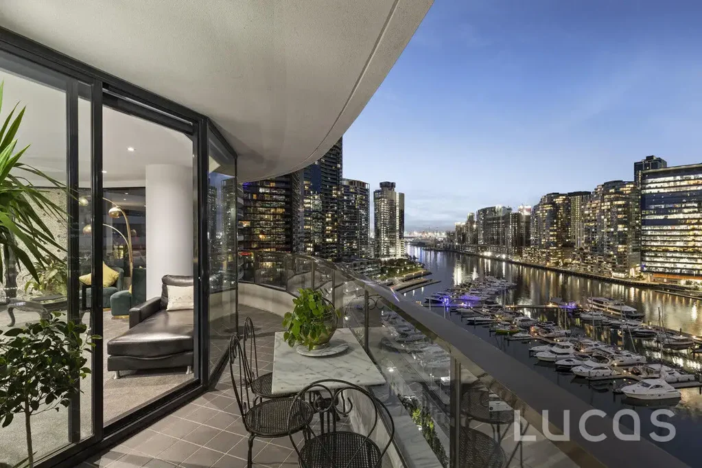 Docklands 4 Bedroom A BESPOKE YARRA'S EDGE RESIDENCE OFFERING 211SQM (APPROX.) OF CUSTOM FINISHES AND STUNNING WATER VIEWS