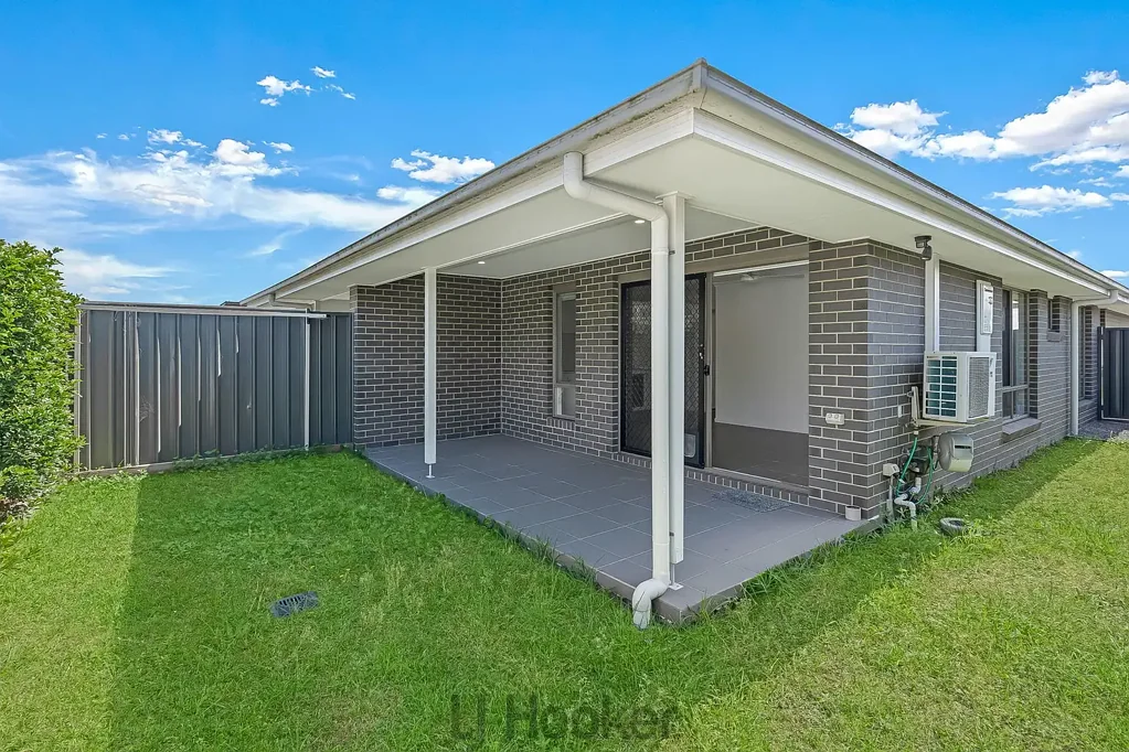 MODERN, LOW MAINTENANCE 2 BEDROOM HOME