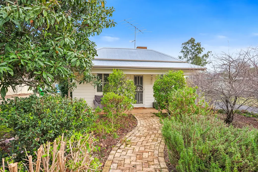 Scone 4 Bedroom Beautifully Renovated 4 Bedroom Family Home