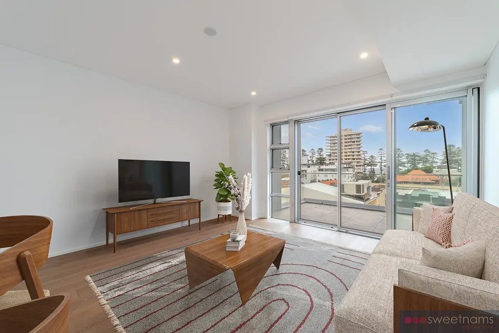 Spectacular Top Floor Manly Apartment