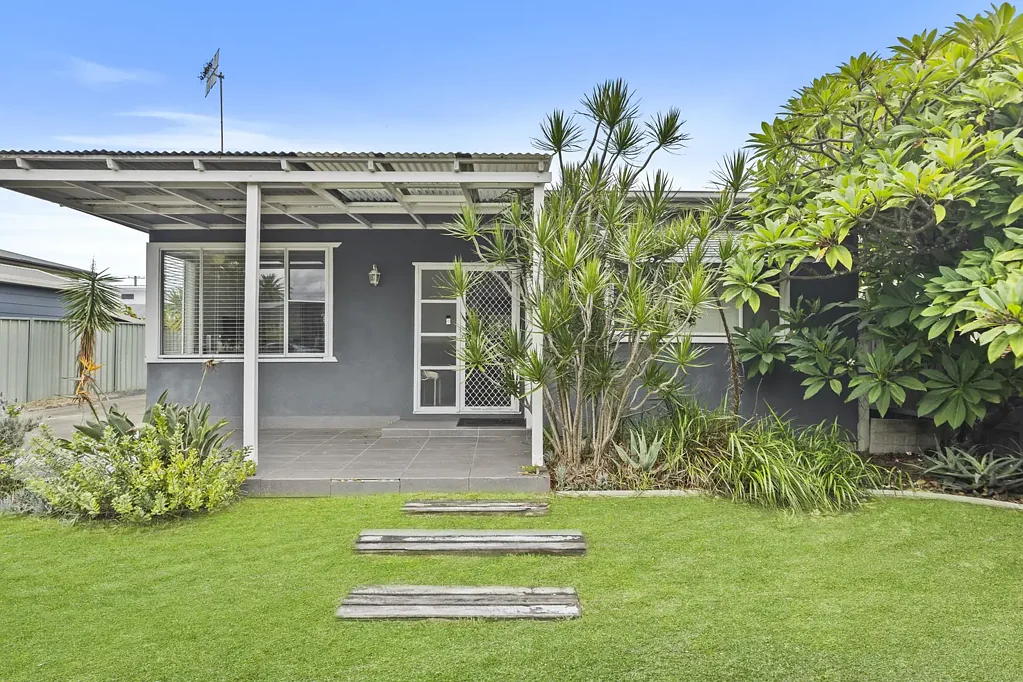 8 Albion Street, Umina Beach, NSW 2257