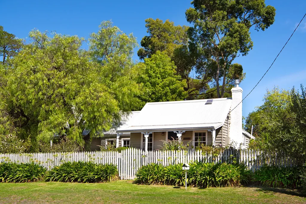 Maldon 3房  Beautifully restored 1860s Miner’s cottage in the tightly held pond precinct