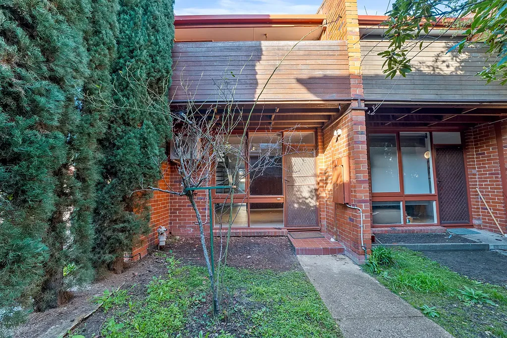 Stylish Two-Storey Townhouse in a Prime Coburg Location