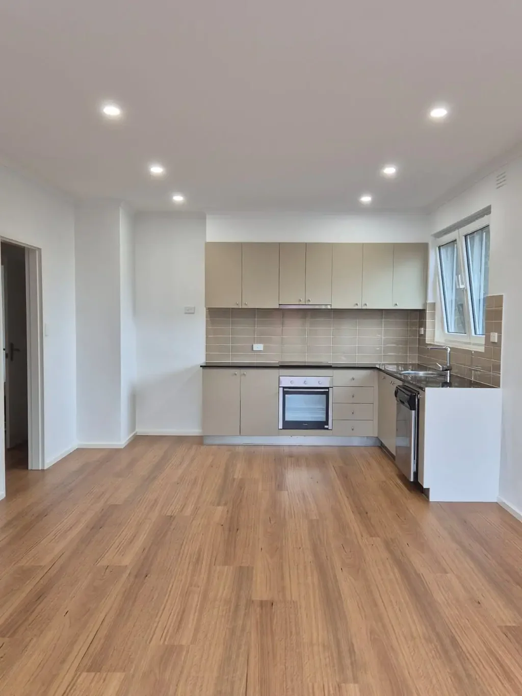 RARE THREE BEDROOM HOME IN LEAFY, QUIET LOCATION!