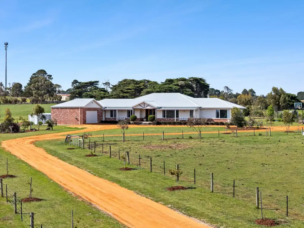 Bellbrae 4房  "BELLEVUE" - COASTAL SERENITY MEETS RURAL CHARM YOUR DREAM LIFESTYLE AWAITS!!