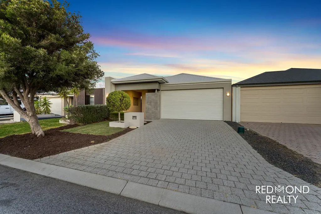 Clarkson 3 Bedroom Easy-Care Living in the Heart of Catalina Estate!