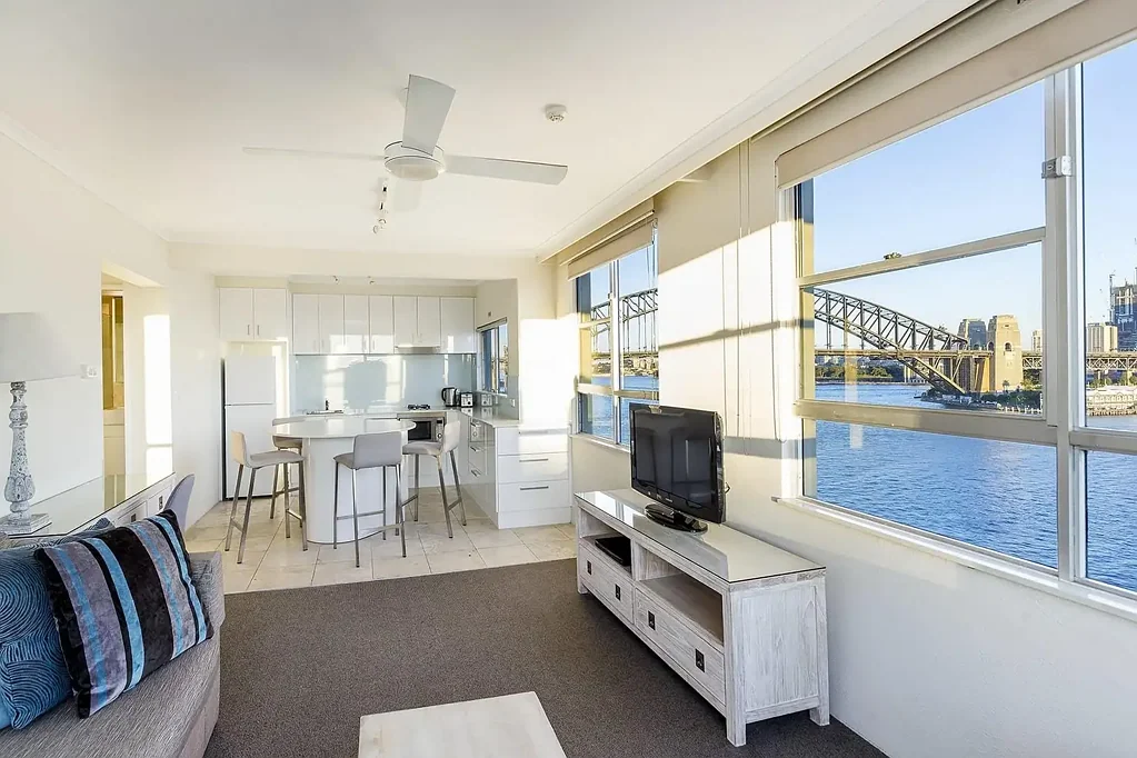 Elevated Apartment with Iconic Water Views
