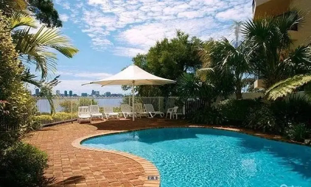 LOVELY APARTMENT - GREAT LOCATION!!!