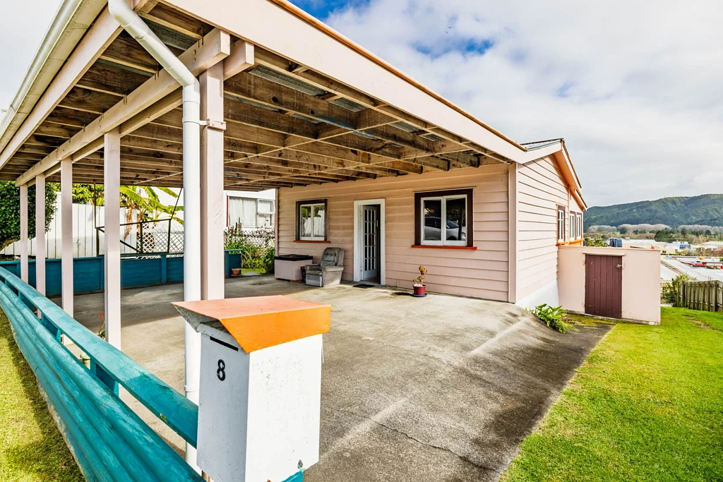 Kawakawa 2ห้องนอน The Time Capsule: BYO Hot Water & A Lot Of Vision!