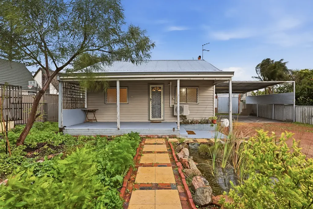 Waikiki 2બેડરૂમ 1930 Classic Cottage – 300m to Beach with Future Dream Home Potential