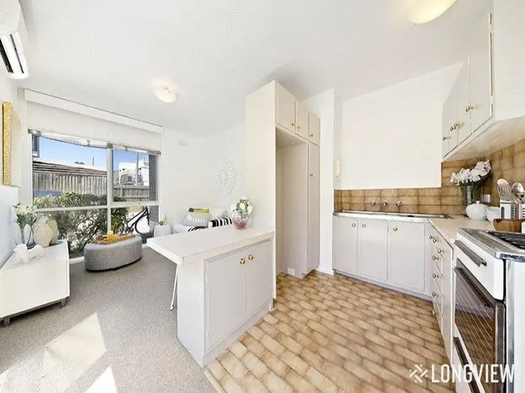 Light Filled Apartment In Richmond