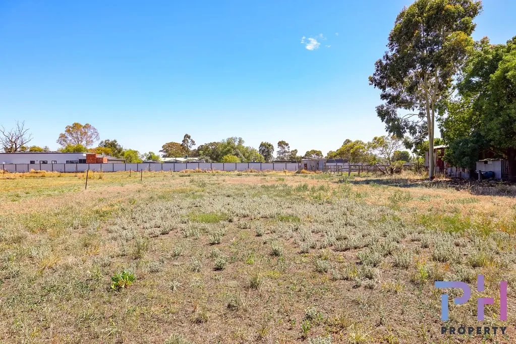 Newbridge An ideal quarter-acre block!