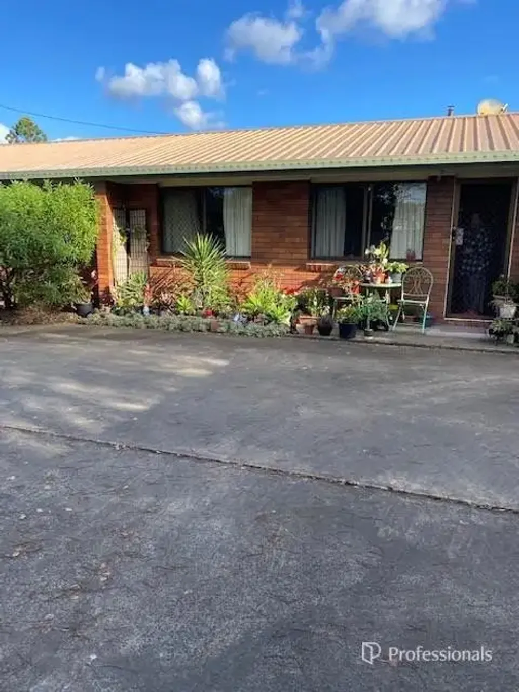 Quiet Lowset One-Bedroom Unit