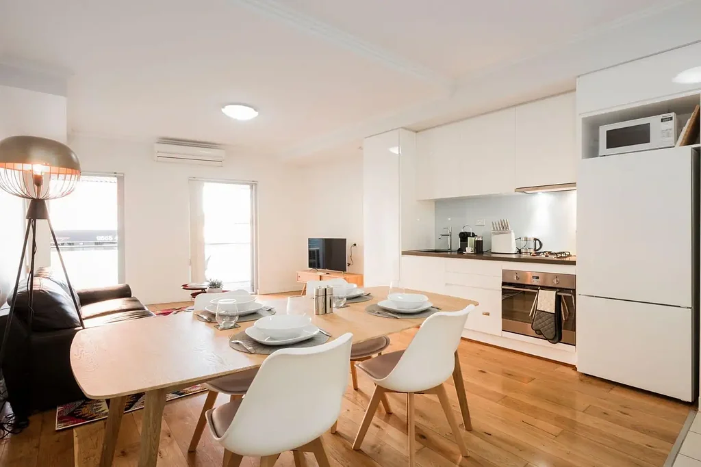 Newtown 2 Slaapkamer Urban cool in lifestyle precinct | Feel good East facing aspect | Balcony & secure parking