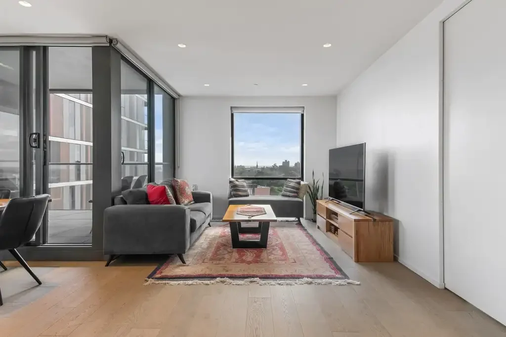 Armadale 2房 Toorak Park地段优越 两居室公寓 光线充足 城市天际线景观 主卧带套间 私人阳台 设计师厨房 Miele电器 两车位 顶级设施齐全 步行火车站 咖啡馆餐厅云集 Luxury Living or Blue-Chip Investment in Toorak Park, Armadale