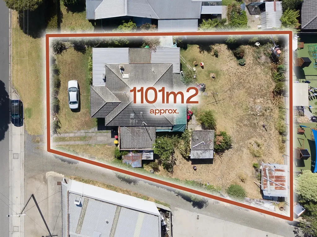 Lang Lang 4 Slaapkamer MUST SELL - Huge 1103sqm Opportunity in the Heart of Town