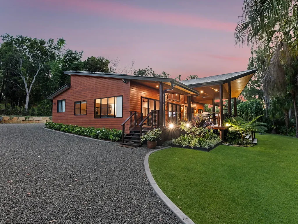 Dundowran Beach 4 Bedroom SPACE & STYLE ON 1 ACRE