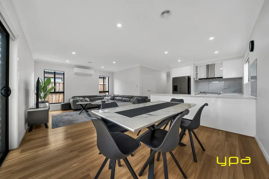 Clyde North 4غرفة نوم Modern Family Living with Space, Comfort & Convenience